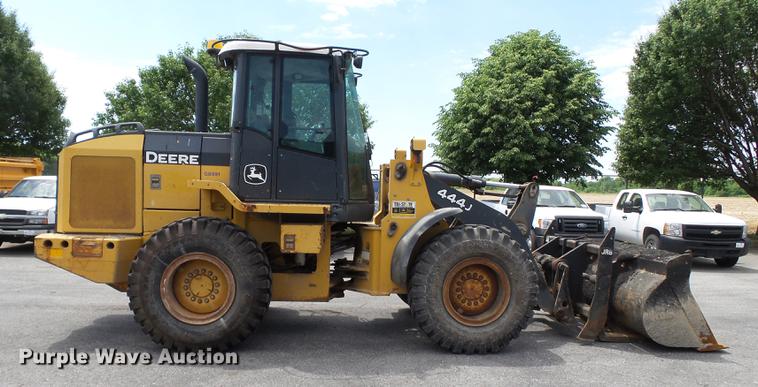 image for item DB7127 2004 John Deere 444J wheel loader