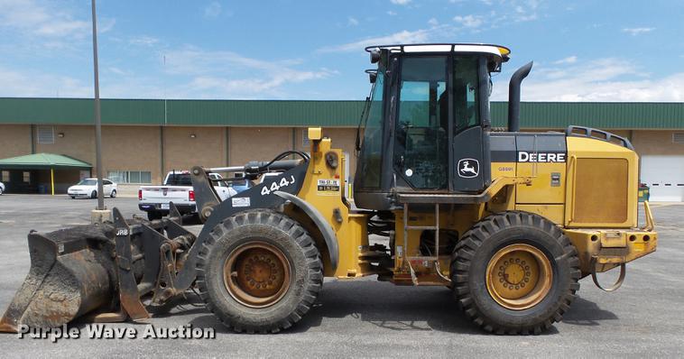 image for item DB7127 2004 John Deere 444J wheel loader