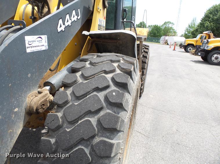 image for item DB7127 2004 John Deere 444J wheel loader