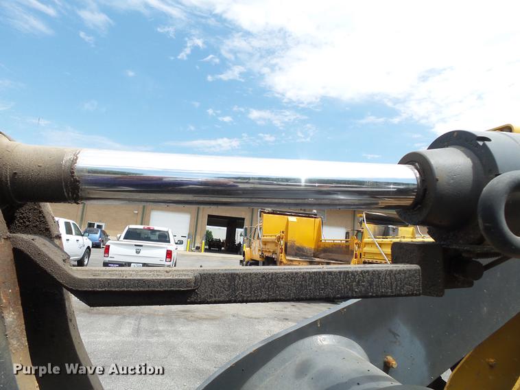 image for item DB7127 2004 John Deere 444J wheel loader