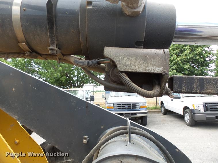 image for item DB7127 2004 John Deere 444J wheel loader