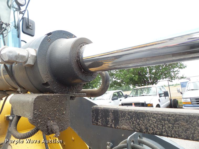 image for item DB7127 2004 John Deere 444J wheel loader