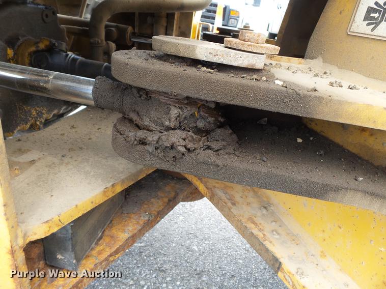 image for item DB7127 2004 John Deere 444J wheel loader