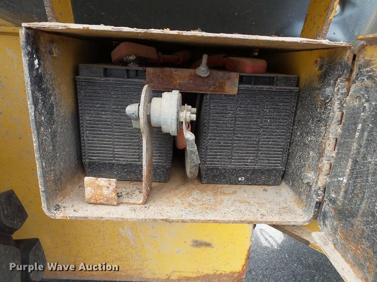 image for item DB7127 2004 John Deere 444J wheel loader