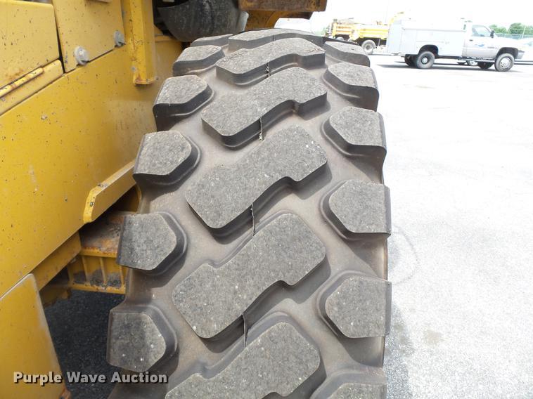 image for item DB7127 2004 John Deere 444J wheel loader