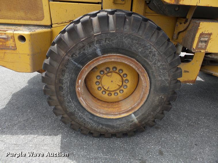 image for item DB7127 2004 John Deere 444J wheel loader