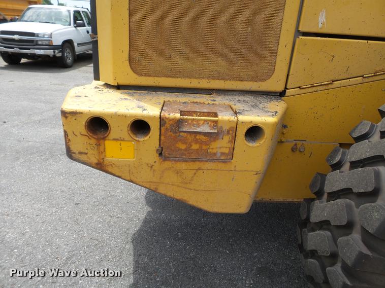 image for item DB7127 2004 John Deere 444J wheel loader