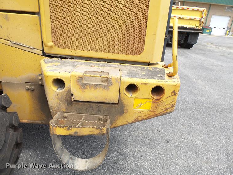 image for item DB7127 2004 John Deere 444J wheel loader