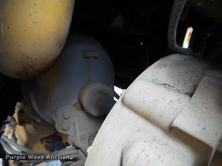 image for item DB7127 2004 John Deere 444J wheel loader