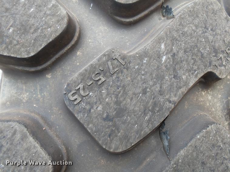 image for item DB7127 2004 John Deere 444J wheel loader