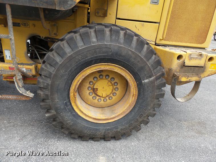 image for item DB7127 2004 John Deere 444J wheel loader