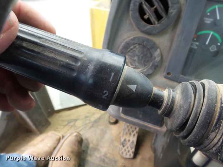 image for item DB7127 2004 John Deere 444J wheel loader