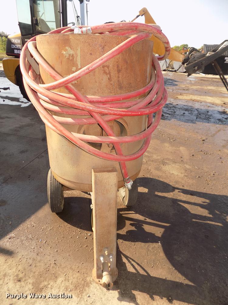 image for item DB8745 2010 Clemco 2024 sand blaster