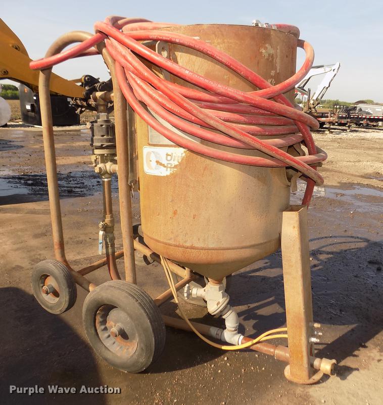 image for item DB8745 2010 Clemco 2024 sand blaster