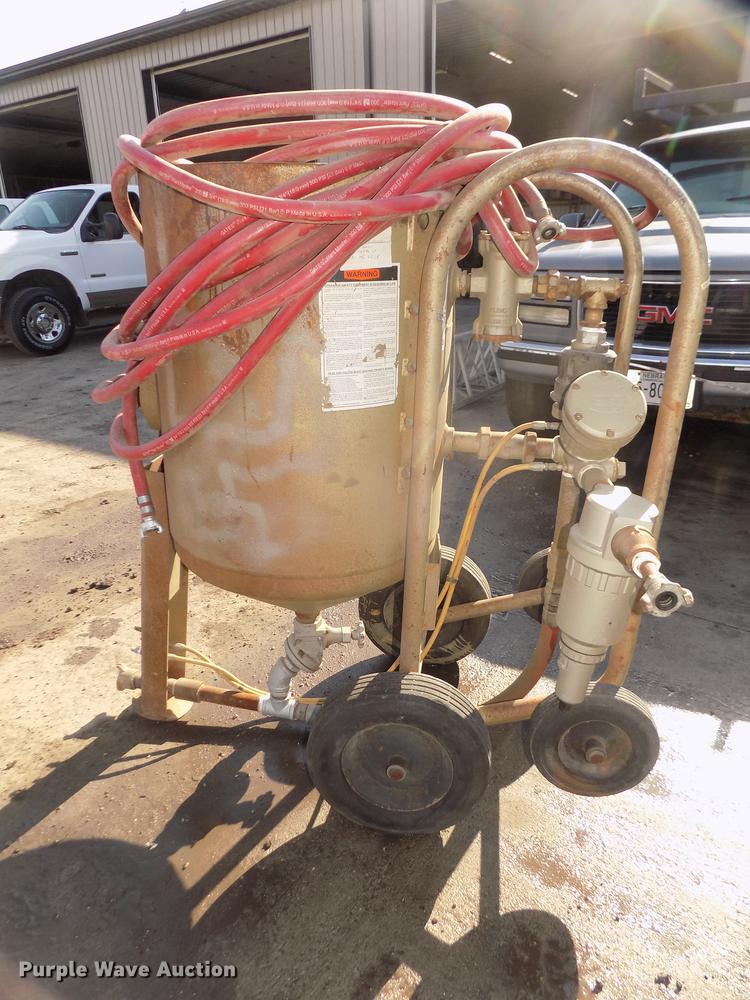 image for item DB8745 2010 Clemco 2024 sand blaster