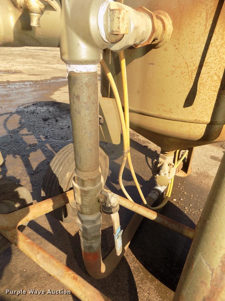 image for item DB8745 2010 Clemco 2024 sand blaster