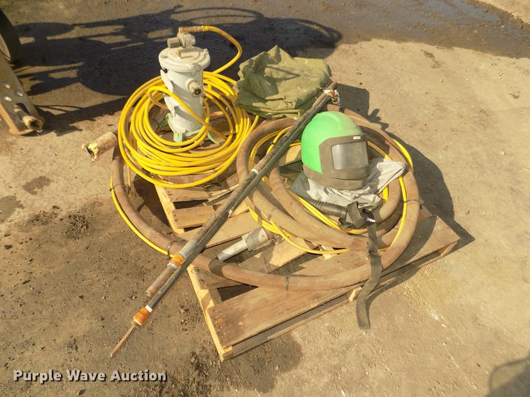 image for item DB8745 2010 Clemco 2024 sand blaster