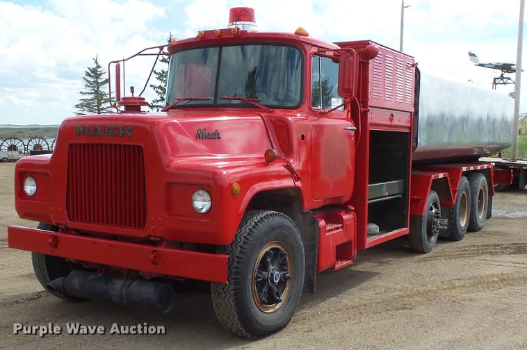 image for item DC1210 1983 Mack DM400 tank truck