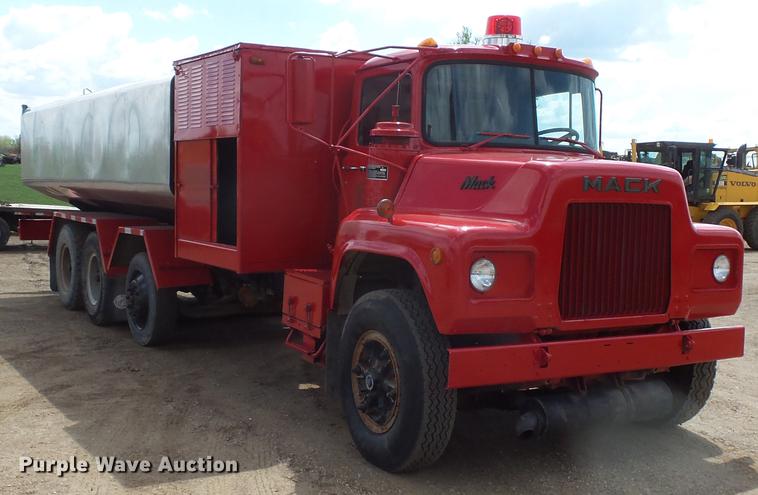 image for item DC1210 1983 Mack DM400 tank truck