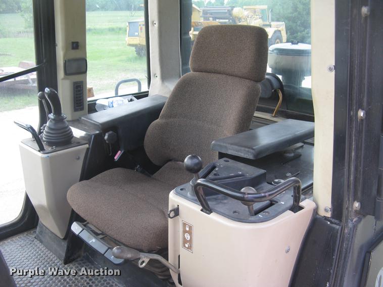 image for item DC2259 2003 Caterpillar 953C track loader