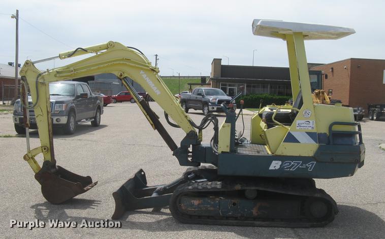 image for item DC2260 Yanmar B27-1 mini excavator