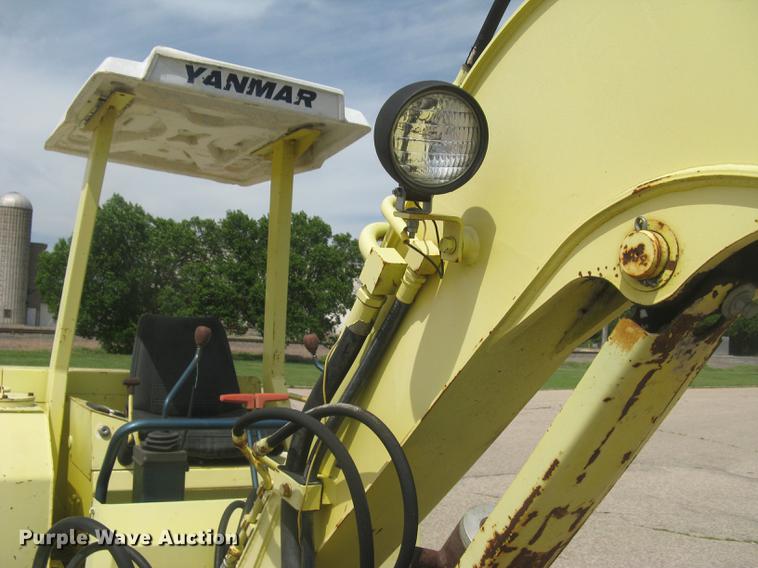 image for item DC2260 Yanmar B27-1 mini excavator