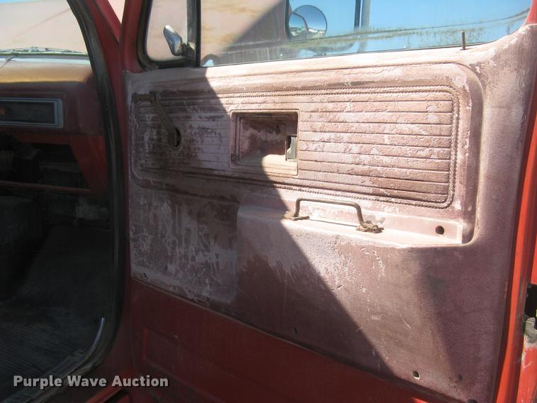 image for item DC2264 1978 GMC Sierra 6500 tank truck