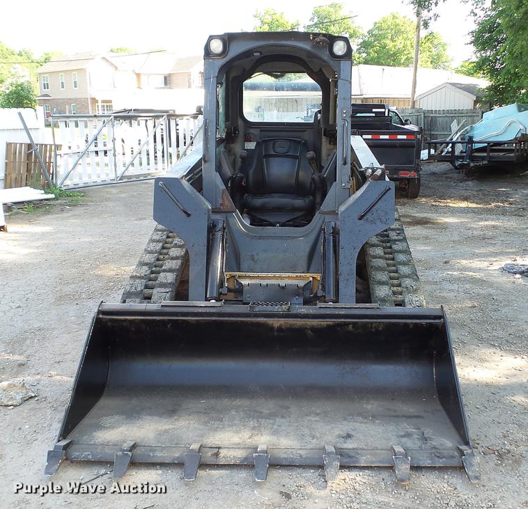 image for item DC4198 2011 John Deere 323D skid steer