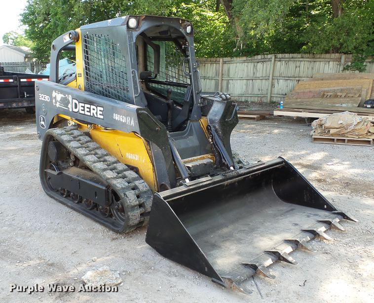 image for item DC4198 2011 John Deere 323D skid steer