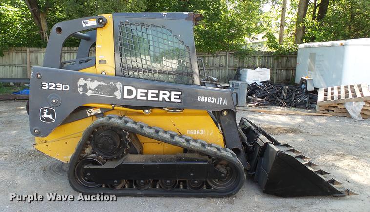 image for item DC4198 2011 John Deere 323D skid steer