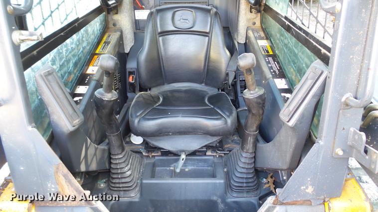 image for item DC4198 2011 John Deere 323D skid steer