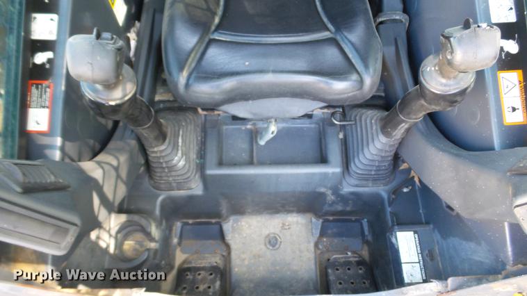 image for item DC4198 2011 John Deere 323D skid steer