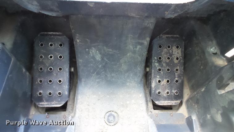 image for item DC4198 2011 John Deere 323D skid steer