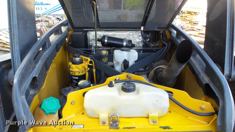 image for item DC4198 2011 John Deere 323D skid steer