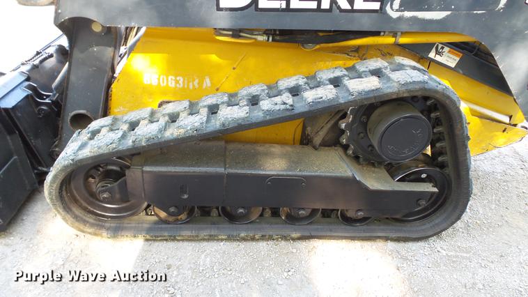image for item DC4198 2011 John Deere 323D skid steer