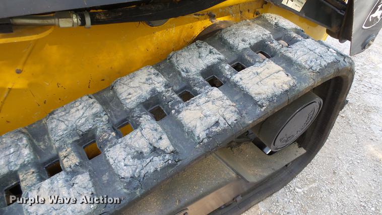 image for item DC4198 2011 John Deere 323D skid steer
