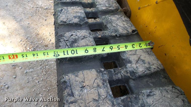 image for item DC4198 2011 John Deere 323D skid steer