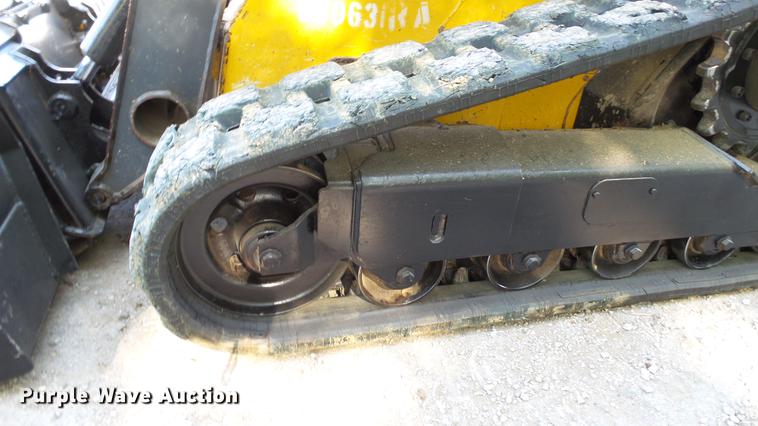 image for item DC4198 2011 John Deere 323D skid steer