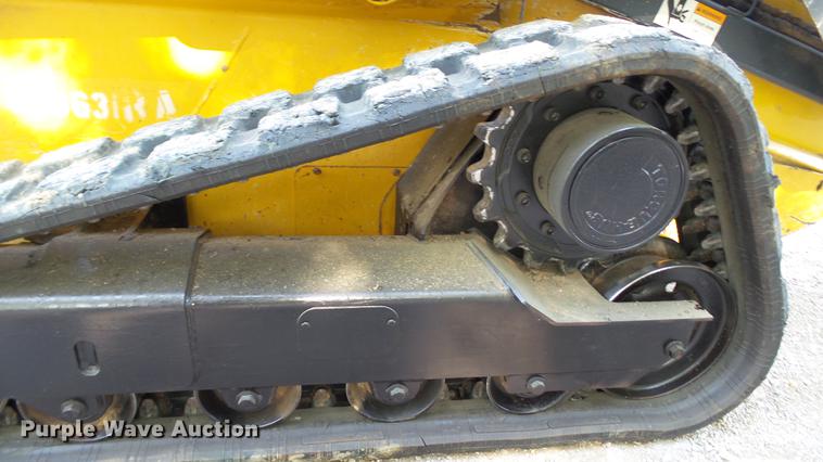 image for item DC4198 2011 John Deere 323D skid steer