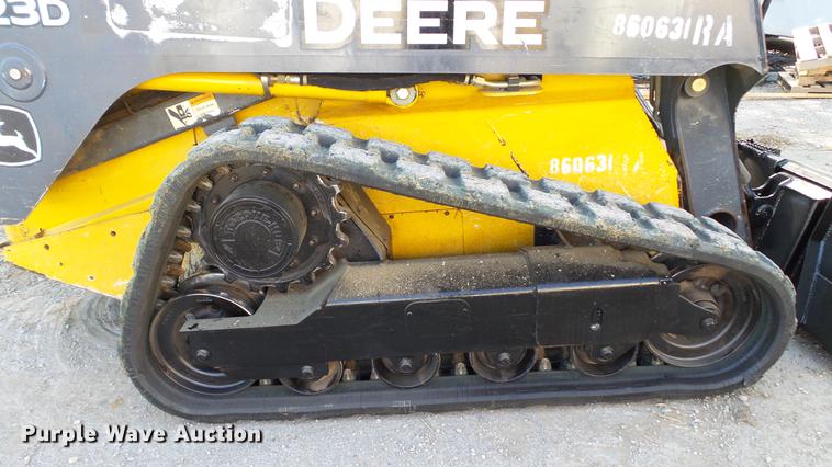 image for item DC4198 2011 John Deere 323D skid steer