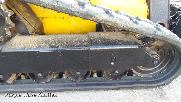 image for item DC4198 2011 John Deere 323D skid steer
