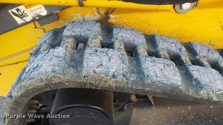 image for item DC4198 2011 John Deere 323D skid steer