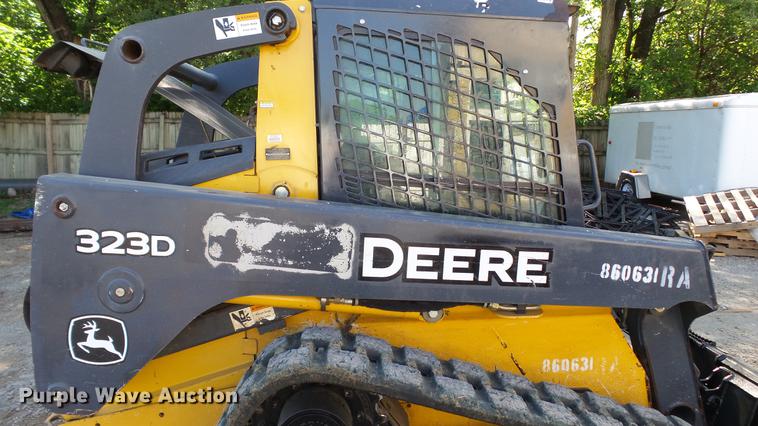 image for item DC4198 2011 John Deere 323D skid steer