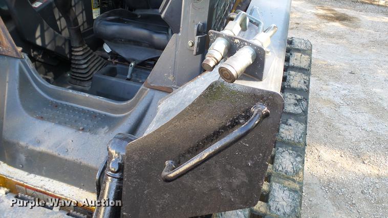 image for item DC4198 2011 John Deere 323D skid steer