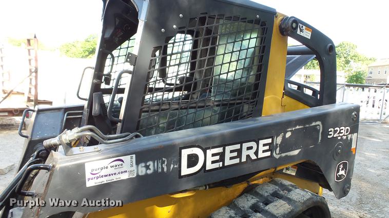 image for item DC4198 2011 John Deere 323D skid steer