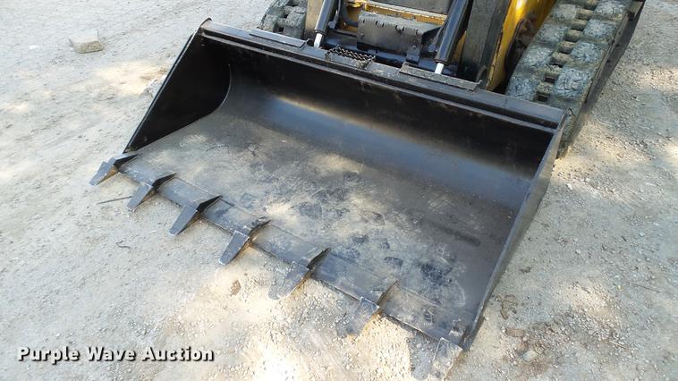 image for item DC4198 2011 John Deere 323D skid steer