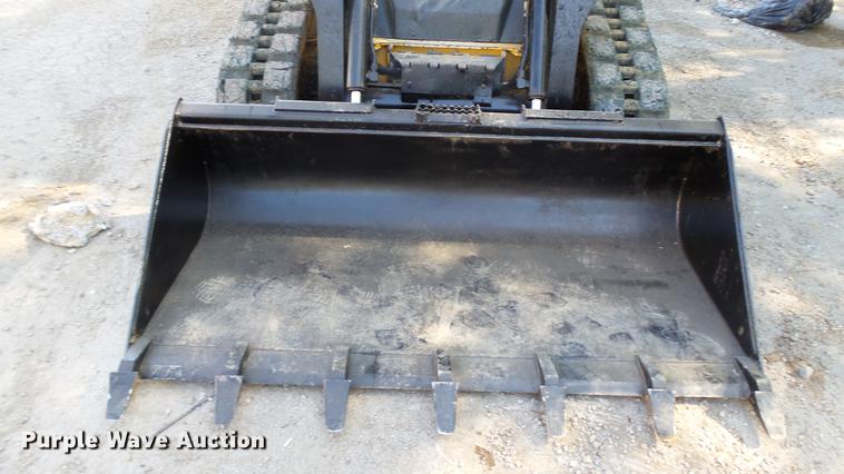 image for item DC4198 2011 John Deere 323D skid steer