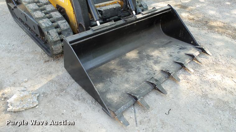 image for item DC4198 2011 John Deere 323D skid steer
