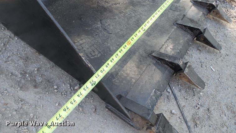 image for item DC4198 2011 John Deere 323D skid steer