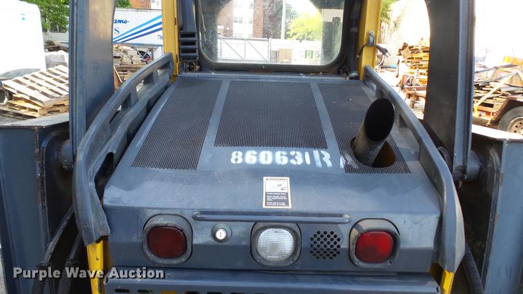 image for item DC4198 2011 John Deere 323D skid steer